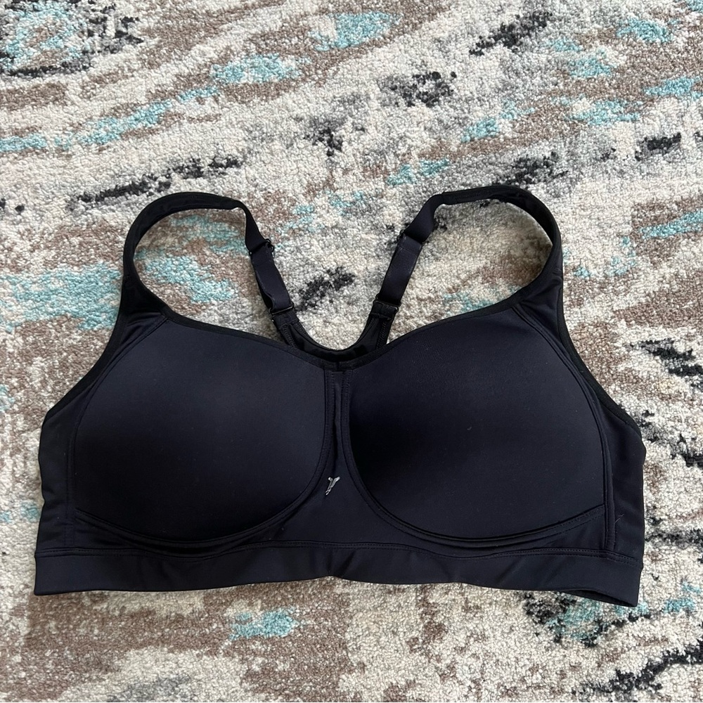 🍀 3/$30 Old Navy Active size 44DD black medium support sports bra